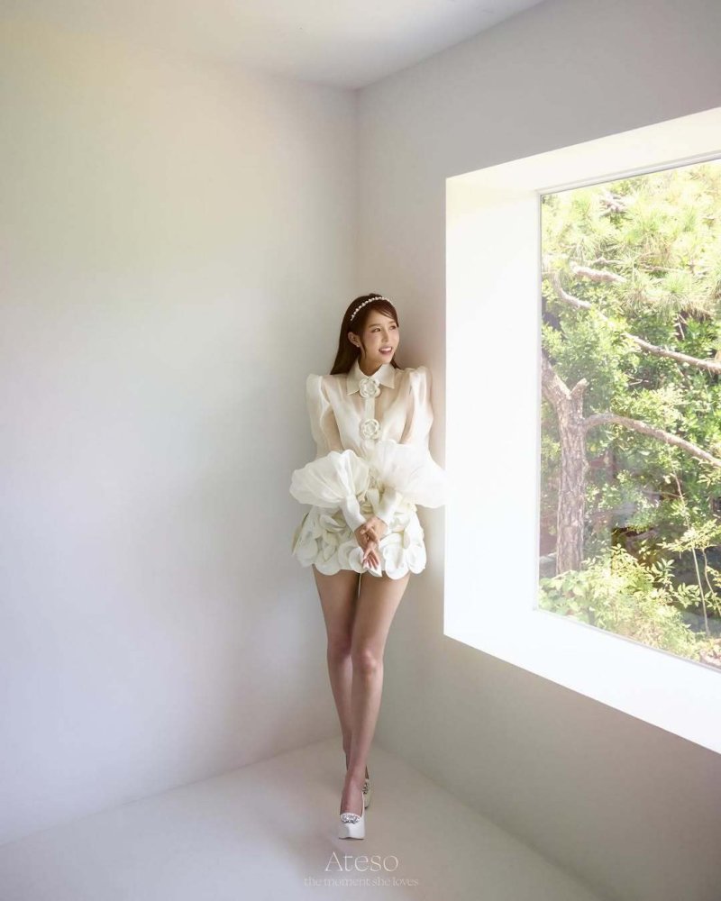 '문원♥' 신지, 결혼 앞두고 웨딩 화보 공개…순백 드레스 자태 [N샷]