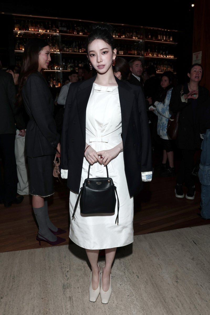 '인간 프라다' 카리나, 밀라노 패션위크서 재주목