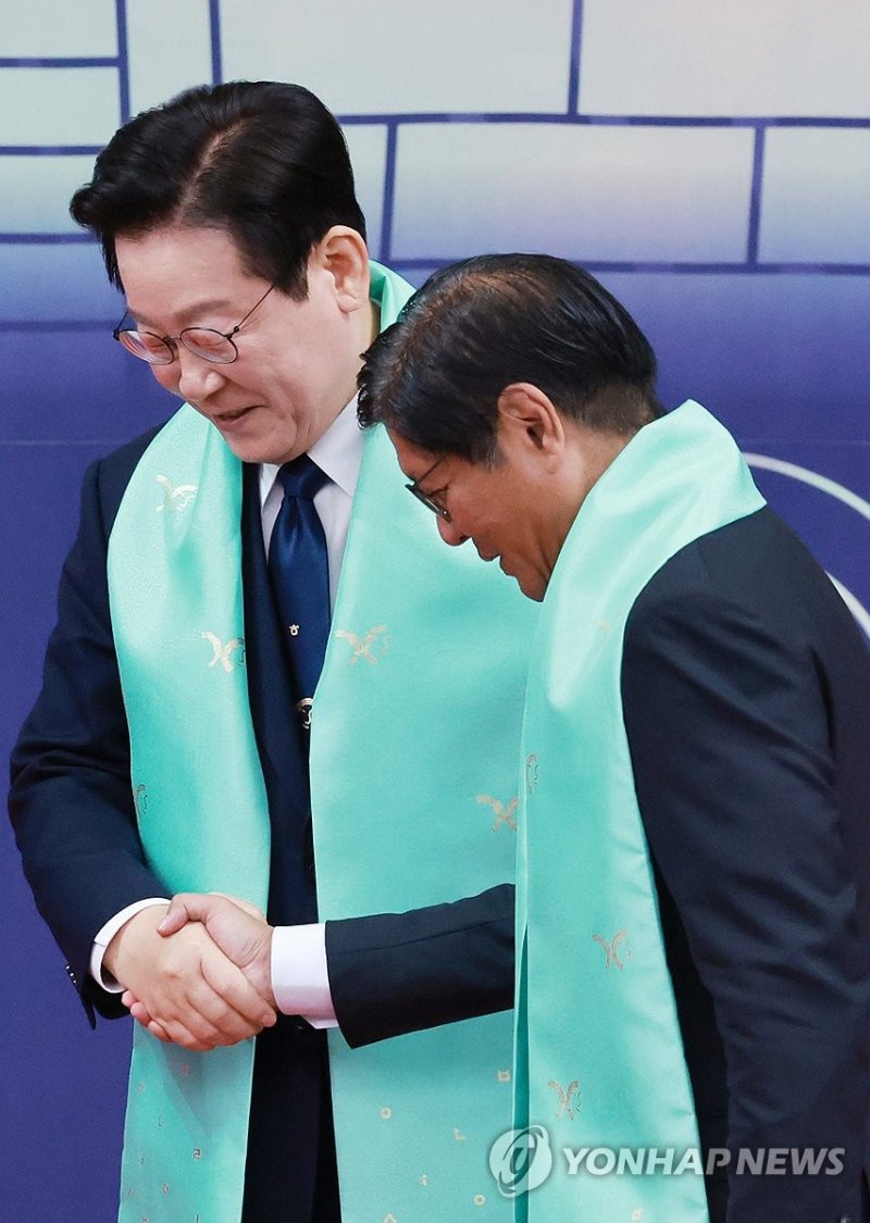 이재명 대통령, 필리핀 대통령과 인사 (출처=연합뉴스)