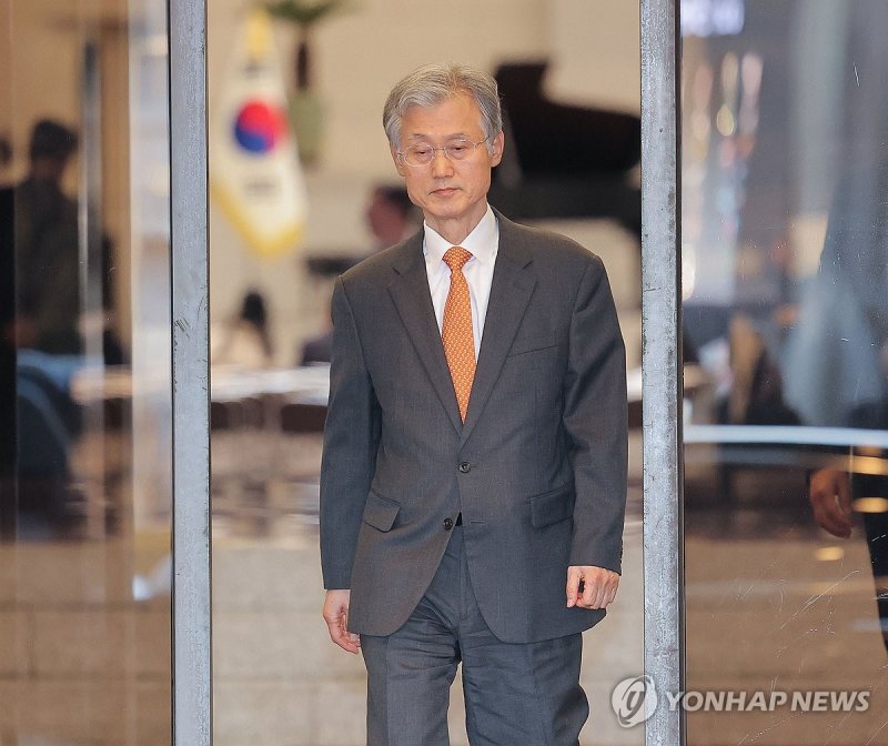 퇴근하는 조희대 대법원장 (출처=연합뉴스)