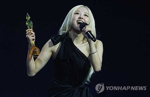 블랙핑크 로제, '아파트'로 K팝 최초 브릿 어워즈 수상 (출처=연합뉴스)