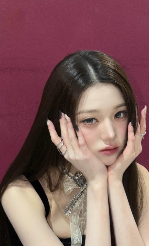 장원영, 인형이야 사람이야? 검은 스타킹 신고 고혹 무드 [N샷]