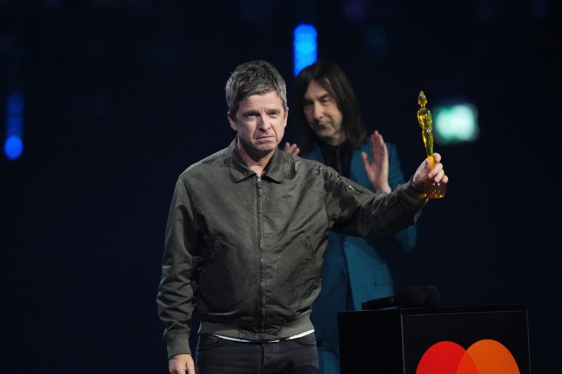 올리비아 딘, '브릿어워즈' 4관왕…'아파트' 로제, K팝 첫 수상