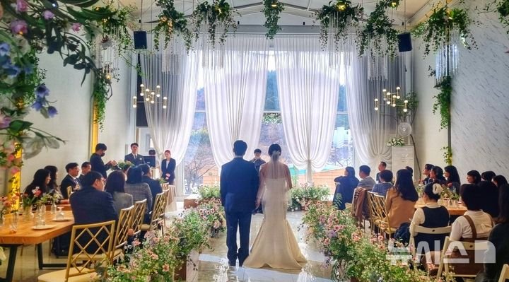 [포항=뉴시스] 송종욱 기자 = 포항시 작은 결혼식 이미지. 2026.01.26. photo@newsis.com