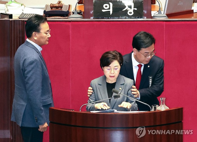 송언석 원내대표 "필리버스터 중단하겠습니다" (출처=연합뉴스)