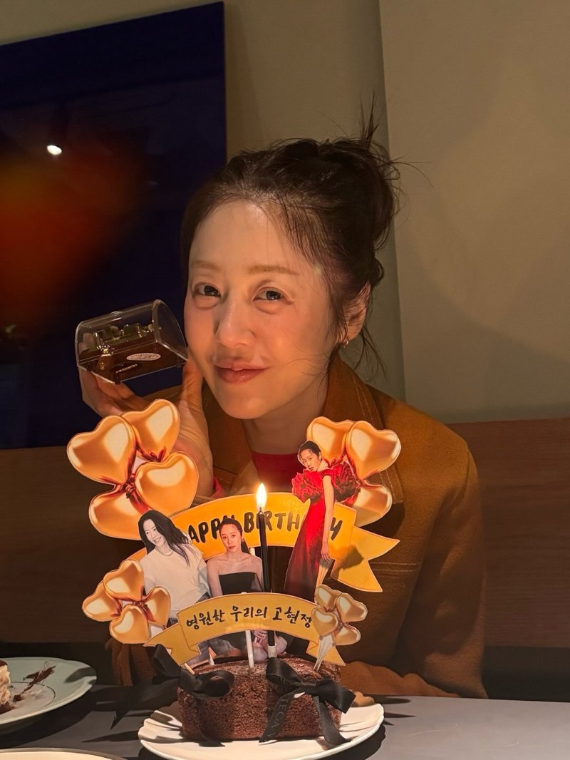 고현정, 55세 생일 파티에 함박 웃음…독보적 동안 미모