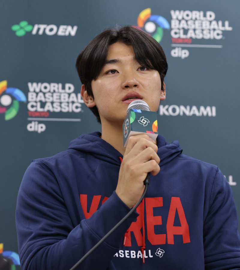 (서울=뉴스1) 구윤성 기자 = 류지현 감독이 이끄는 월드베이스볼클래식(WBC) 야구대표팀 김도영이 2일 일본 오사카 교세라돔에서 열린 한신 타이거스와의 공식 연습경기에서 3대3으로 비긴 뒤 기자회견을 하고 있다.(WBC 홍보사무국 제공. 재판매 및 DB 금지) 2026.3.2/뉴스1 /사진=뉴스1화상