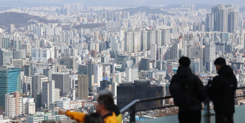 서울 중구 남산에서 바라본 서울시내 아파트 단지 모습.ⓒ 뉴스1 오대일 기자