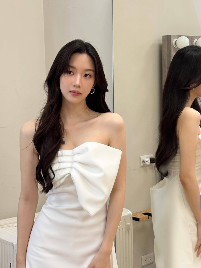 문가영, 쇄골 드러낸 드레스…빛나는 미모에 시크함까지 [N샷]