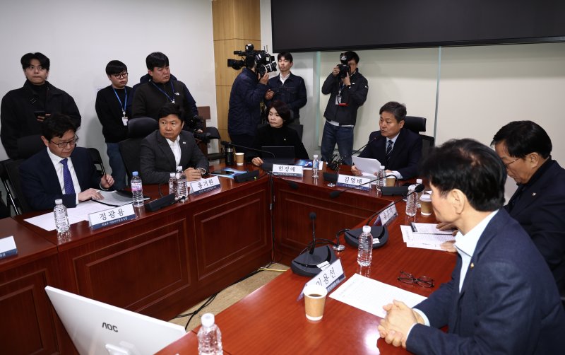 김영배 국회 외교통일위원회 여당 간사가 3일 국회에서 열린 이란 사태 관련 더불어민주당 외통위원-외교부 당·정 간담회에서 발언하고 있다. 뉴시스