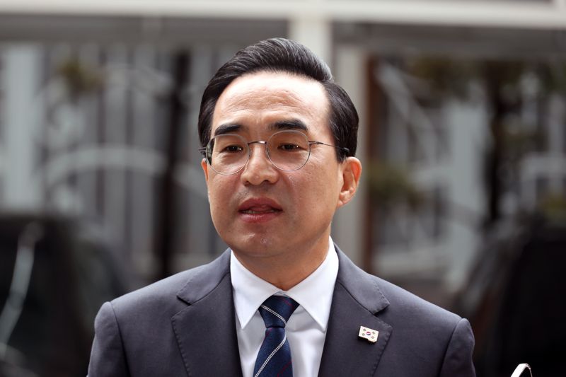 박홍근 기획예산처 장관 후보자가 3일 서울 중구 예금보험공사 본사에 준비된 사무실에 첫 출근하면서 취재진의 질문에 답하고 있다. 이 대통령이 작년 12월 기획예산처 장관 후보자에 국민의힘 출신 이혜훈 전 의원을 지명했지만 ‘부정 청약’ 등 의혹이 불거져 논란이 확산하자 지명을 철회한 지 40여일 만이다. 사진=서동일 기자