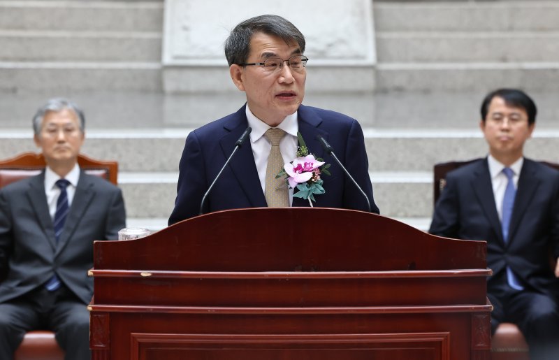 노태악 대법관이 3일 서울 서초구 대법원에서 열린 본인의 퇴임식에서 퇴임사를 하고 있다. 뉴스1