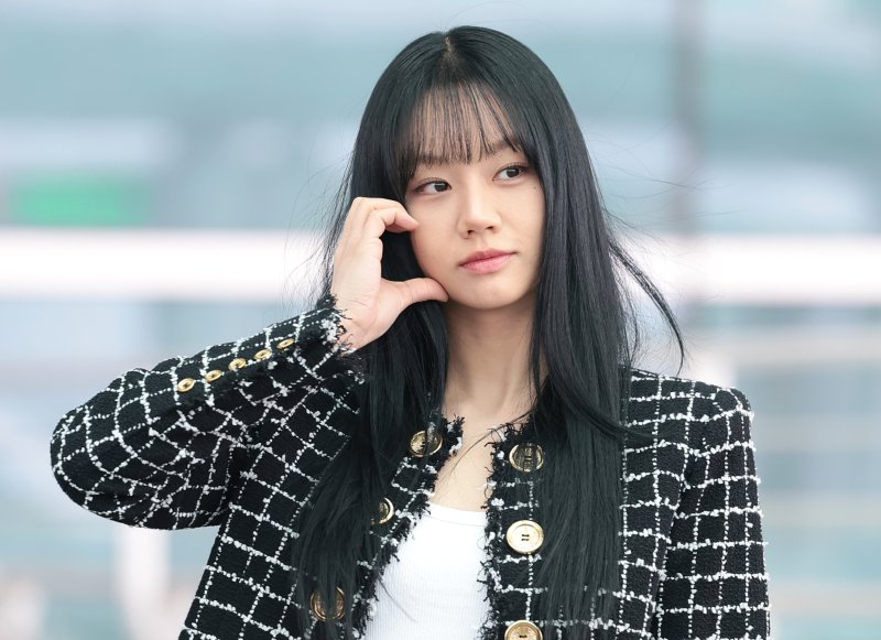 가수 겸 배우 혜리가 해외 일정을 위해 3일 인천국제공항을 통해 프랑스 파리로 출국하고 있다. 뉴스1화상