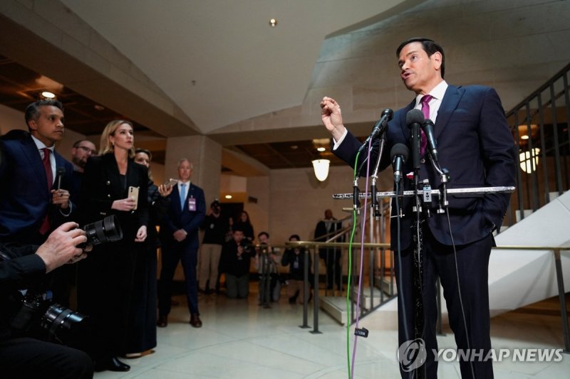 워싱턴DC 연방 의회 의사당서 취재진과 만난 마코 루비오 미 국무장관 (출처=연합뉴스)