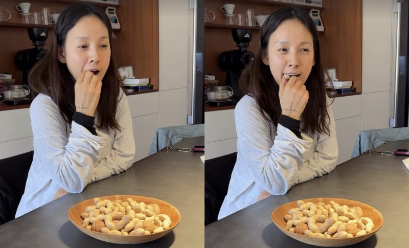 소탈 끝판왕…이효리, 화장기 없이 땅콩 한 입