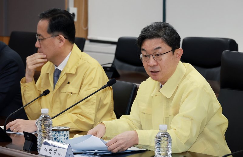 이억원 금융위원장이 3일 오전 서울 종로구 정부서울청사에서 열린 중동 상황 관련 관계기관 합동 금융시장 상황점검회의에서 발언을 하고 있다. (금융위원회 제공. 재판매 및 DB 금지) 2026.3.3 ⓒ 뉴스1