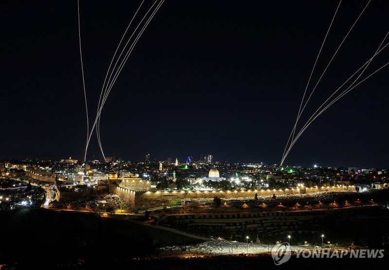 이스라엘이 이란 미사일을 요격하는 모습 (출처=연합뉴스)