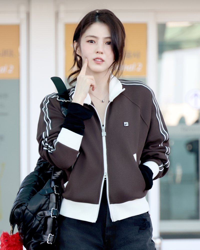 한소희, 밀라노 가요…인천공항서 귀여운 포즈