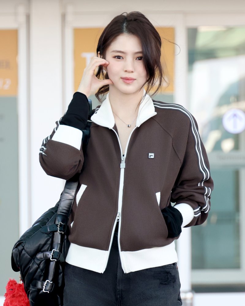 한소희, 밀라노 가요…인천공항서 귀여운 포즈