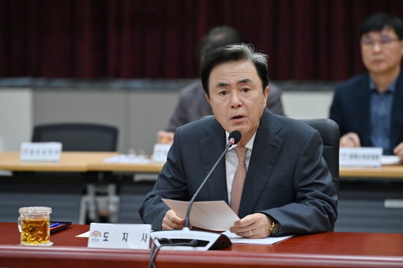 김태흠 충남지사가 3일 충남도청 대회의실에서 열린 제83차 실국원장회의에서 최근 도정현안에 대해 발언하고 있다. 충남도 제공