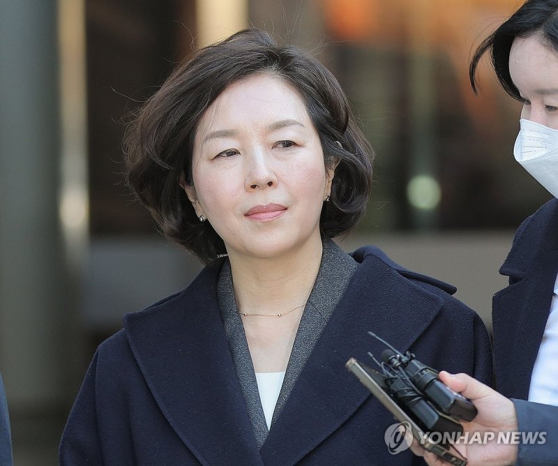 법정 나서는 김경 전 서울시 의원 (출처=연합뉴스)