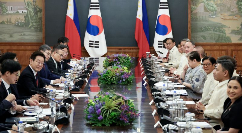 한-필리핀 협력 강화, 중동 긴장 속 국민 안전 강조와 정치적 사건들