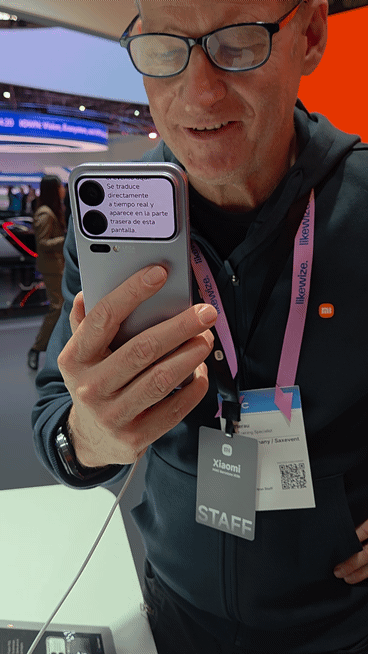 '팔 달린 폰' 360도 촬영에 "와우"…AI 이끈 中 전시관 인산인해[MWC 2026]