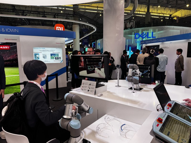 "여길 봐도 저길 봐도 로봇"…'메탈 칼라' 시대가 온다[MWC26]