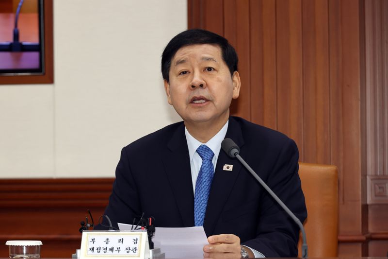 구윤철 부총리 겸 재정경제부 장관이 4일 서울 종로구 정부서울청사에서 열린 개정 노동조합법 시행 관련 관계장관회의에서 발언하고 있다. 사진=서동일 기자