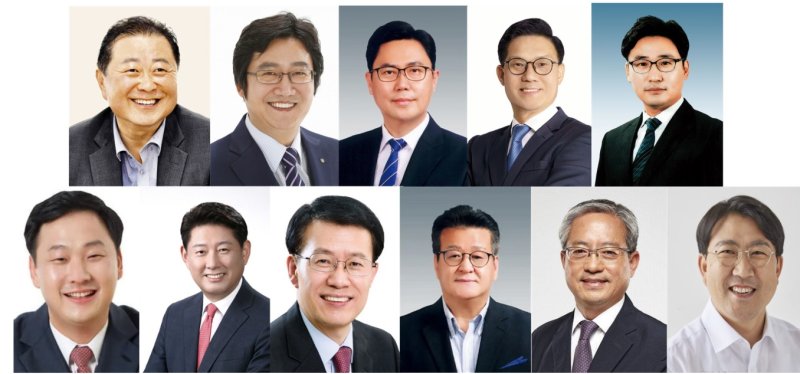 [파주=뉴시스]윗줄 왼쪽부터 더불어민주당 김경일, 손배찬, 이용욱, 조일출, 조성환 아랫줄 왼쪽부터 국민의힘 고준호, 김동규, 박용호, 안명규, 이재홍, 진보당 이재희.(사진=뉴시스DB)photo@newsis.com