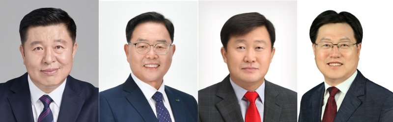 [양주=뉴시스] 왼쪽부터 정덕영 전 양주시의회 의장, 강수현 양주시장, 김시갑 전 경기도의원, 박종성 전 양주시자원봉사센터장. (사진=정당별 가나다순) photo@newsis.com