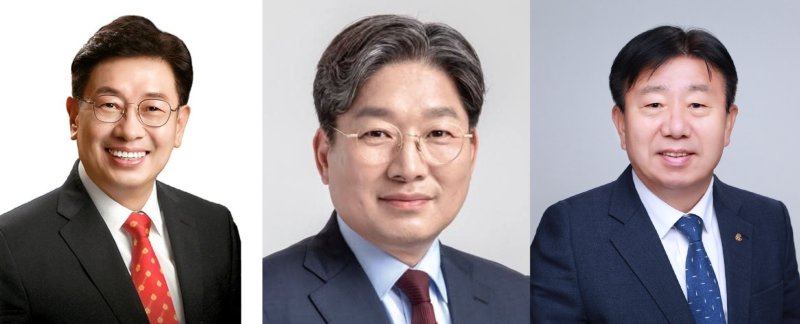 [양평=뉴시스] 사진 왼쪽부터 전진선 양평군수, 김주식 전 ㈜골든팜 대표, 정상욱 양평군체육회장. *재판매 및 DB 금지 *재판매 및 DB 금지