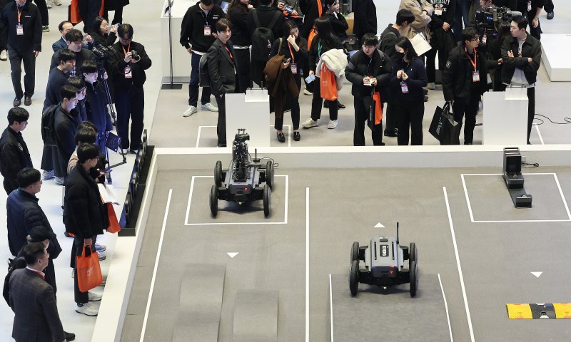 4일 서울 강남구 코엑스에서 열린 ‘2026 스마트공장·자동화산업전(AW 2026)’에서 현대자동차그룹 로보틱스랩의 모베드(MobED) 시연이 진행되고 있다. 2026.3.4 ⓒ 뉴스1 박지혜 기자