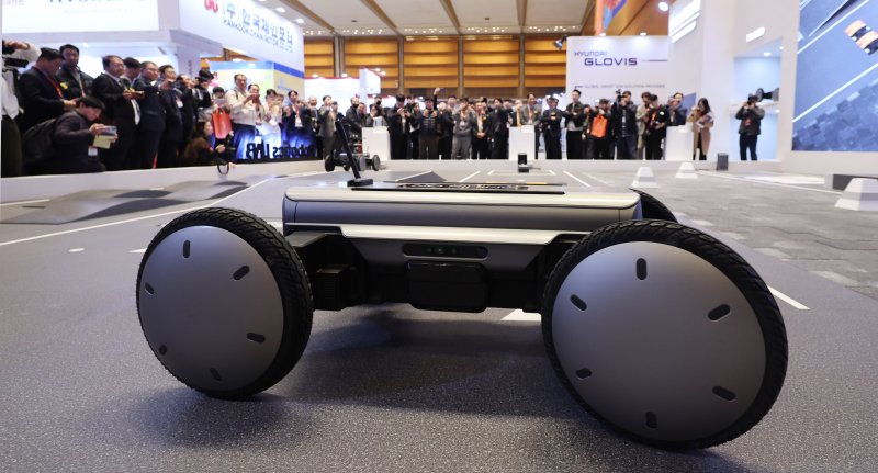 4일 서울 강남구 코엑스에서 열린 ‘2026 스마트공장·자동화산업전(AW 2026)’에서 현대자동차그룹 로보틱스랩의 모베드(MobED) 시연이 진행되고 있다. 2026.3.4 ⓒ 뉴스1 박지혜 기자