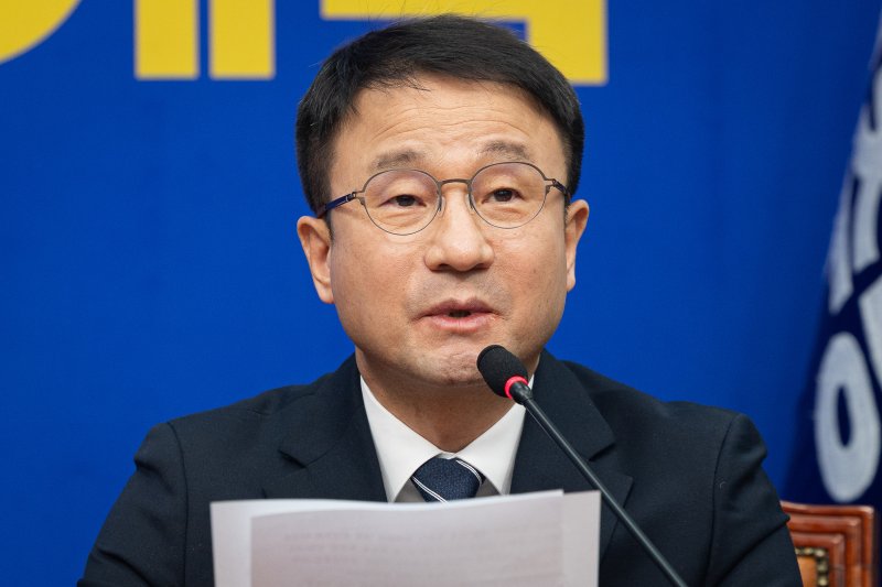 한병도 더불어민주당 원내대표가 4일 서울 여의도 국회에서 열린 최고위원회의에서 모두 발언을 하고 있다. 2026.3.4 ⓒ 뉴스1 유승관 기자