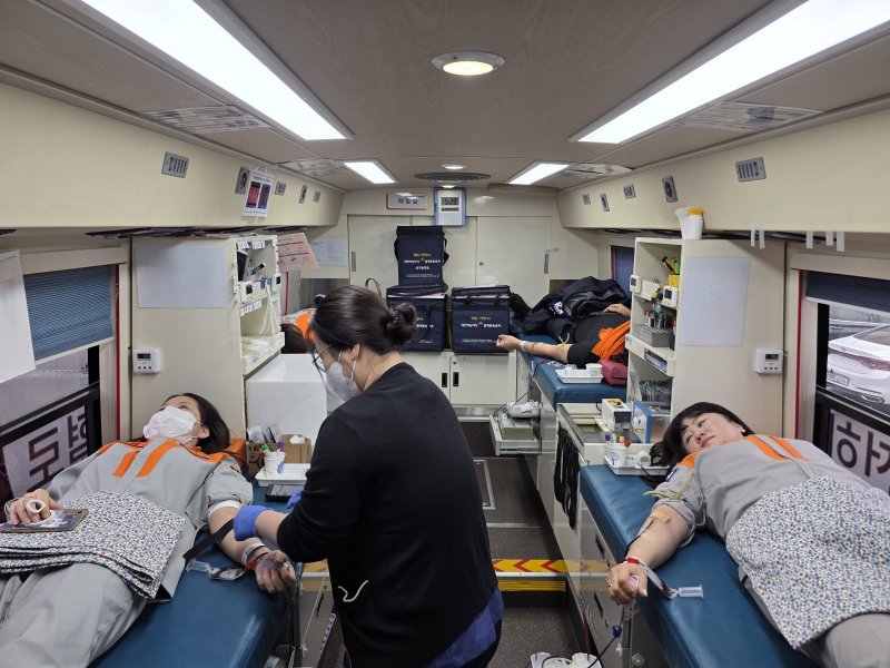 [경산=뉴시스] 경산소방서 의용소방대원 단체 헌혈. (사진=경산소방서 제공) 2026.03.04. photo@newsis.com *재판매 및 DB 금지