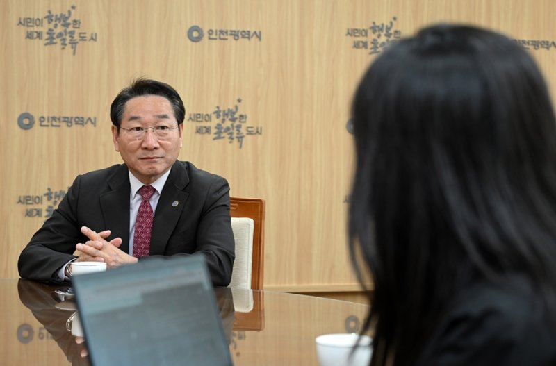 유정복 시장이 자신의 정치 철학에 대해 나누고 있다. (인천시 제공.재판매 및 DB금지)