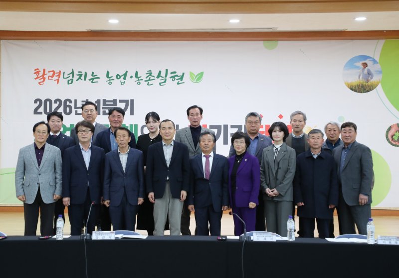 강원도는 4일 도 농업인단체회관에서 농업인단체 회장 및 관계자들이 참석한 가운데 분기별 정기 소통 간담회인 '정담회'를 열고 올해 농업인 지원 정책 방향을 공유했다.(강원도 제공. 재판매 및 DB금지)/뉴스1