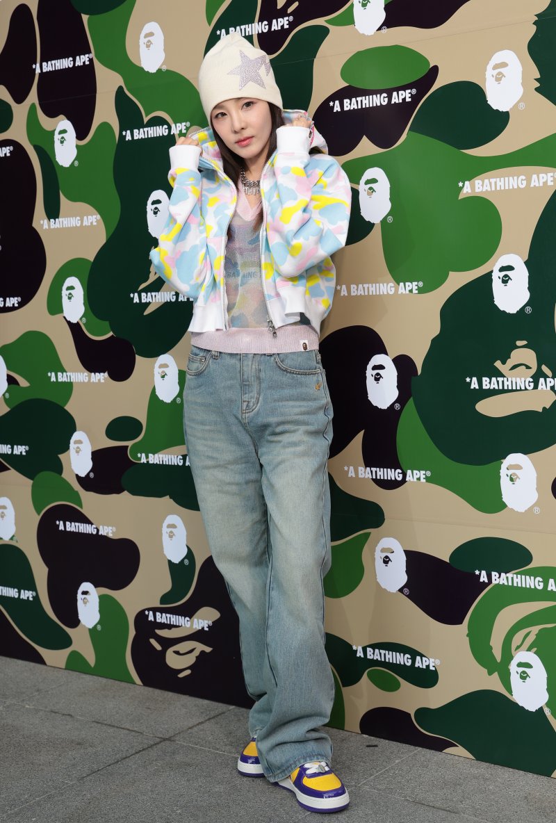 2NE1(투애니원) 산다라박이 4일 서울 강남구 한 매장에서 열린 그랜드 오픈 행사에 참석해 포즈를 취하고 있다. ⓒ 뉴스1 권현진 기자