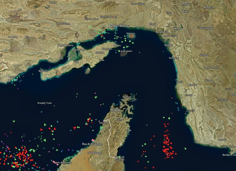 4일 오후 2시쯤 호르무즈 해협 모습. 사실상 봉쇄돼 지나다니는 선박 없이 텅 빈 상태다.뉴시스