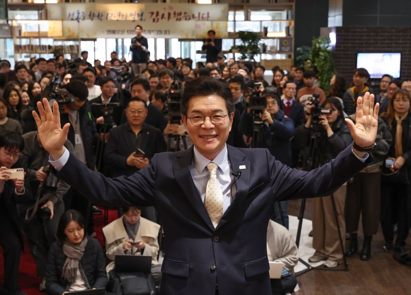 서울시장에 도전하는 정원오 성동구청장이 4일 퇴임 인사를 하고 있다. 연합뉴스