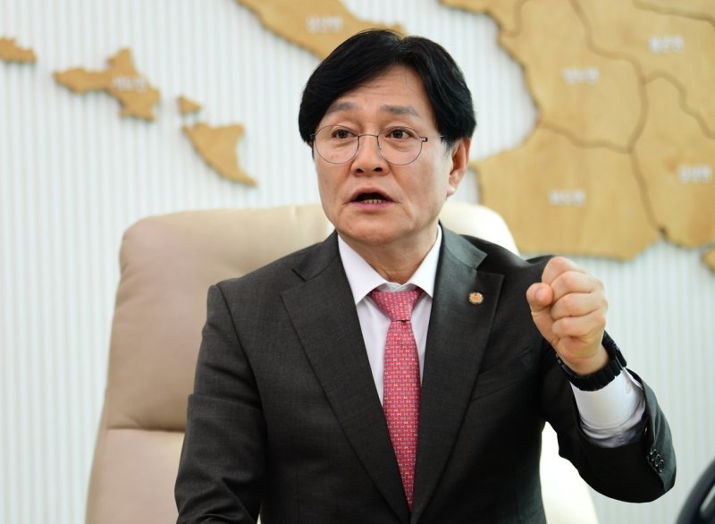 박용철 강화군수가 뉴스1과 인터뷰를 진행하고 있다. (강화군 제공.재판매 및 DB금지)