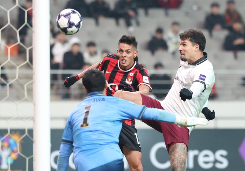 [서울=뉴시스] 조성우 기자 = 4일 오후 서울 마포구 서울월드컵경기장에서 열린 2025-2026시즌 아시아축구연맹(AFC) 챔피언스리그 엘리트(ACLE) 16강 1차전 FC서울과 비셀 고베의 경기 후반전, FC서울 후이즈가 공격을 시도하고 있다. 2026.03.04. xconfind@newsis.com