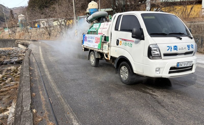 [무안=뉴시스] 조류인플루엔자 방역 현장. (자료사진 = 전남도 제공). 2026.02.19. photo@newsis.com *재판매 및 DB 금지
