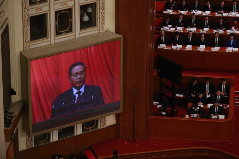 전인대 연례회의서 업무보고 하는 리창 총리.연합뉴스