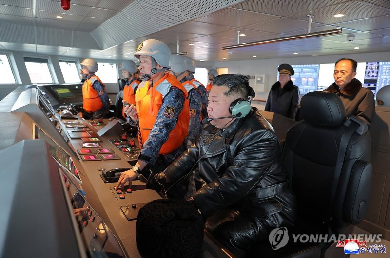 김정은, 최현호서 미사일 시험발사 참관 (출처=연합뉴스)