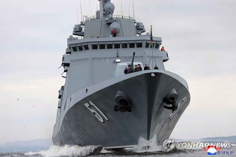 김정은, 최현호서 미사일 시험발사 참관 (출처=연합뉴스)