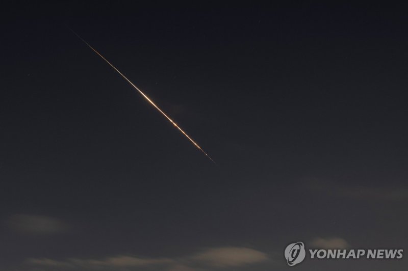 이날 테헤란 하늘의 미사일 궤적 (출처=연합뉴스)