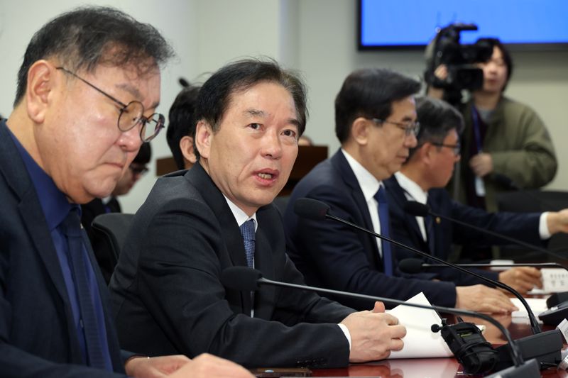 정태호 국회 재정경제기획위원회 더불어민주당 간사가 6일 국회 의원회관에서 열린 중동 상황 관련 경제 분야 대응방향 당정실무협의회에서 인사말을 하고 있다. 사진=서동일 기자