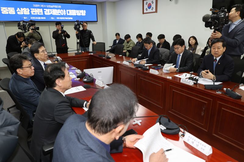 구윤철 부총리 겸 재정경제부 장관이 6일 국회 의원회관에서 열린 중동 상황 관련 경제 분야 대응방향 당정실무협의회에서 인사말을 하고 있다. 사진=서동일 기자